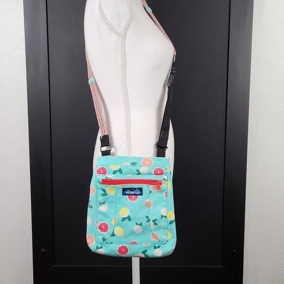 Kavu Keepalong Citrus Print Adjustable Crossbody Bag - Picture 2 of 12